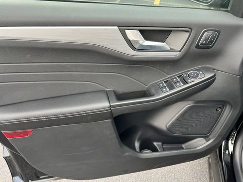 New 2026 Ford Escape SE w/ PHEV Premium Package FWD image 11
