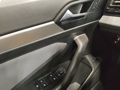 Used 2025 Volkswagen Jetta SE FWD image 27