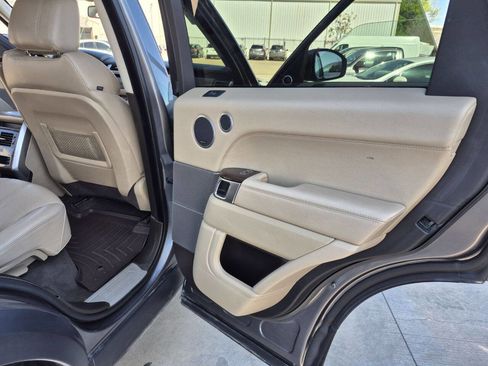 Used 2016 Land Rover Range Rover Sport HSE image 18