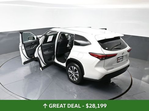 Used 2023 Toyota Highlander XLE image 65