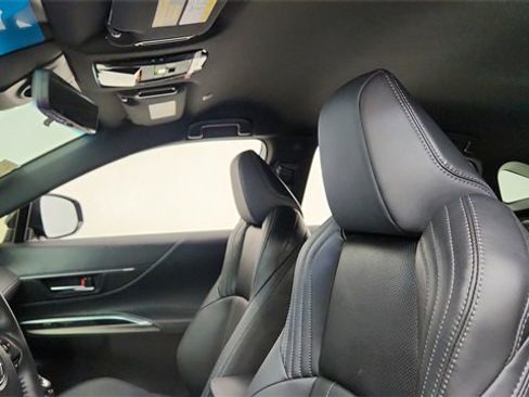 Used 2023 Toyota Venza Limited image 33