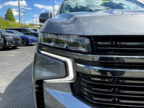 Used 2021 Chevrolet Suburban RST w/ Luxury Package AWD/4WD image 31