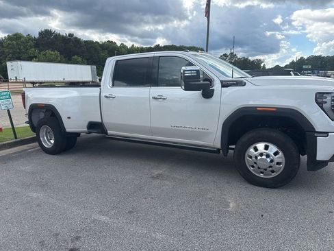 Used 2024 GMC Sierra 3500 Denali Ultimate AWD/4WD image 4