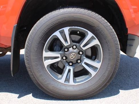 Used 2017 Toyota Tacoma TRD Off-Road AWD/4WD image 35