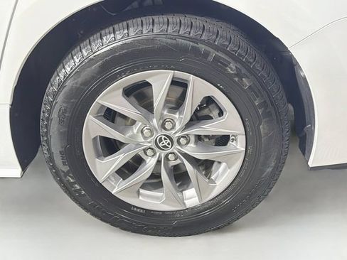 Used 2022 Toyota Sienna XLE w/ XLE Plus Package FWD image 38
