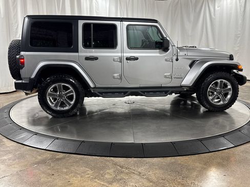 Used 2021 Jeep Wrangler Unlimited Sahara AWD/4WD image 6