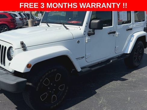 Used 2018 Jeep Wrangler Unlimited Sahara AWD/4WD image 5
