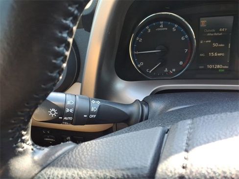 Used 2018 Toyota RAV4 Limited image 23