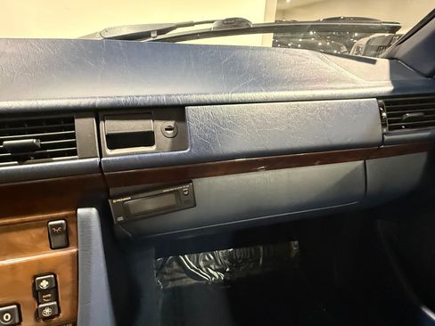 Used 1990 Mercedes-Benz 300 CE Coupe image 25