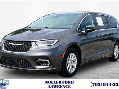 Used 2023 Chrysler Pacifica Touring-L
