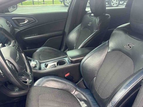 Used 2015 Chrysler 200 S FWD image 12