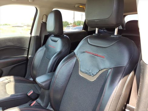 Used 2019 Jeep Compass Trailhawk AWD/4WD image 17