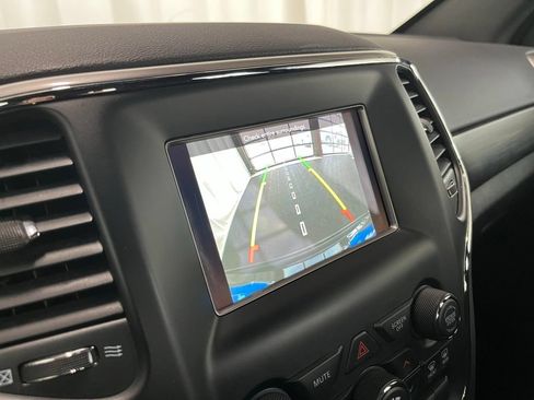 Used 2020 Jeep Grand Cherokee Laredo AWD/4WD image 6