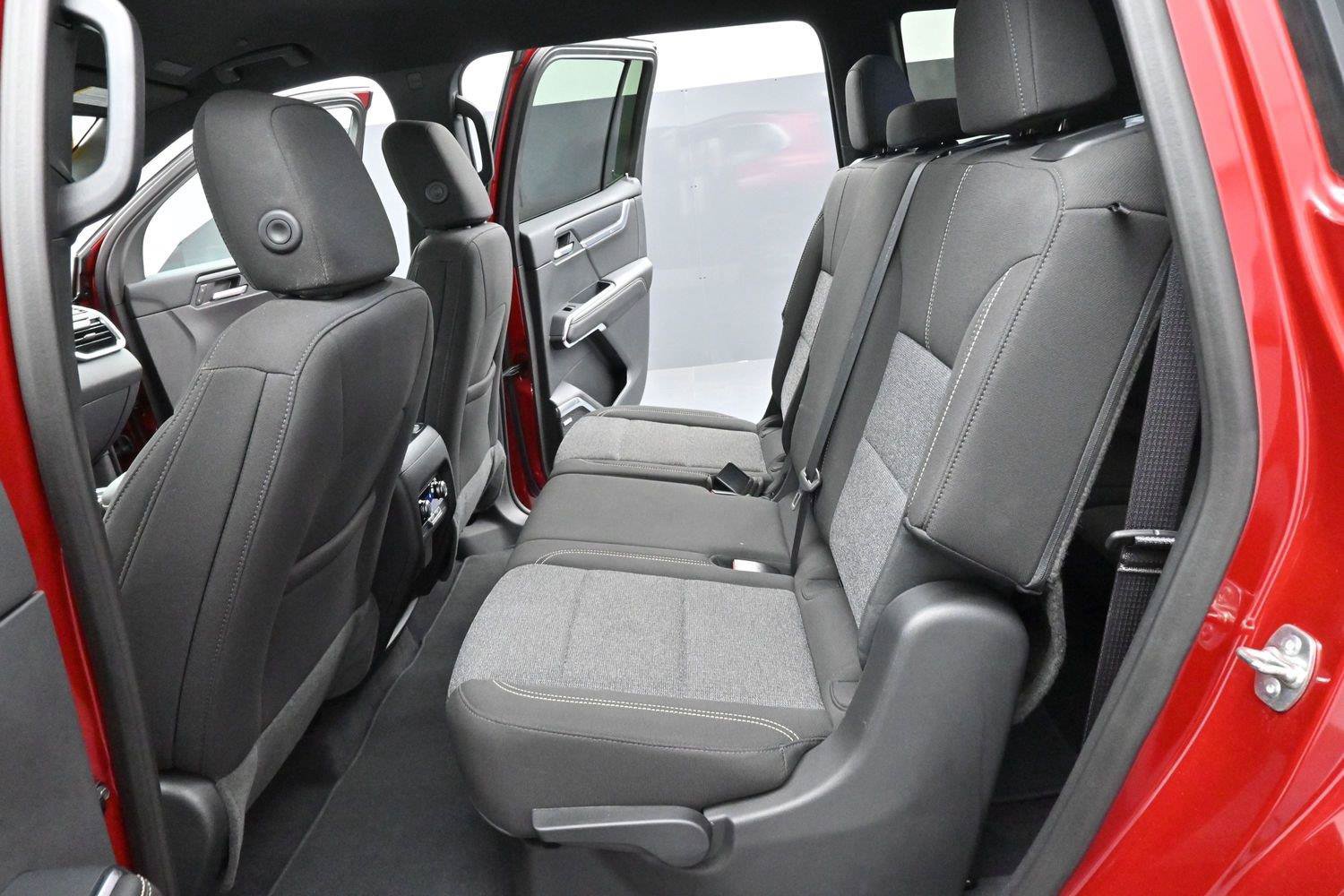 Used 2025 GMC Acadia Elevation FWD image 29