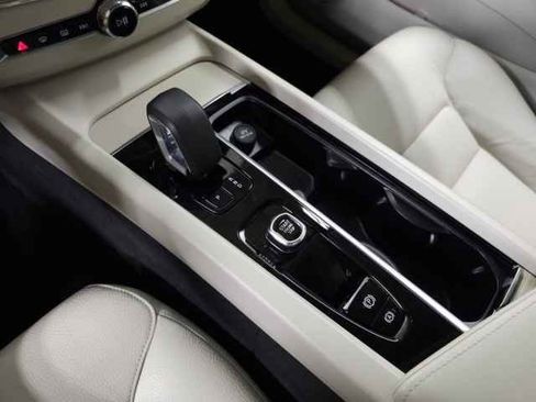 Used 2024 Volvo XC60 B5 Core w/ Protection Package Premier image 30