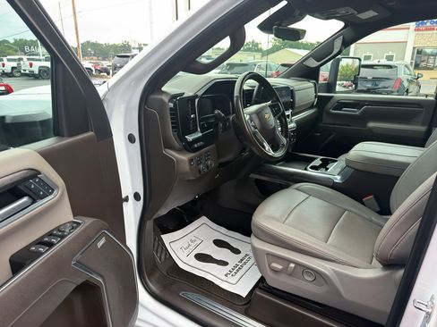 Used 2025 Chevrolet Silverado 3500 LTZ w/ LTZ Plus Package AWD/4WD image 11