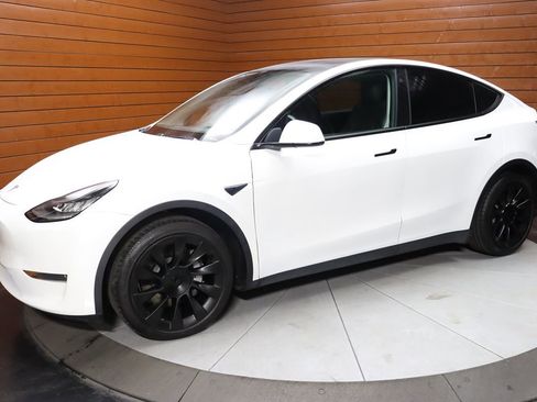 Used 2023 Tesla Model Y Long Range image 34