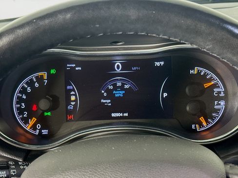 Used 2022 Jeep Grand Cherokee Laredo X image 16