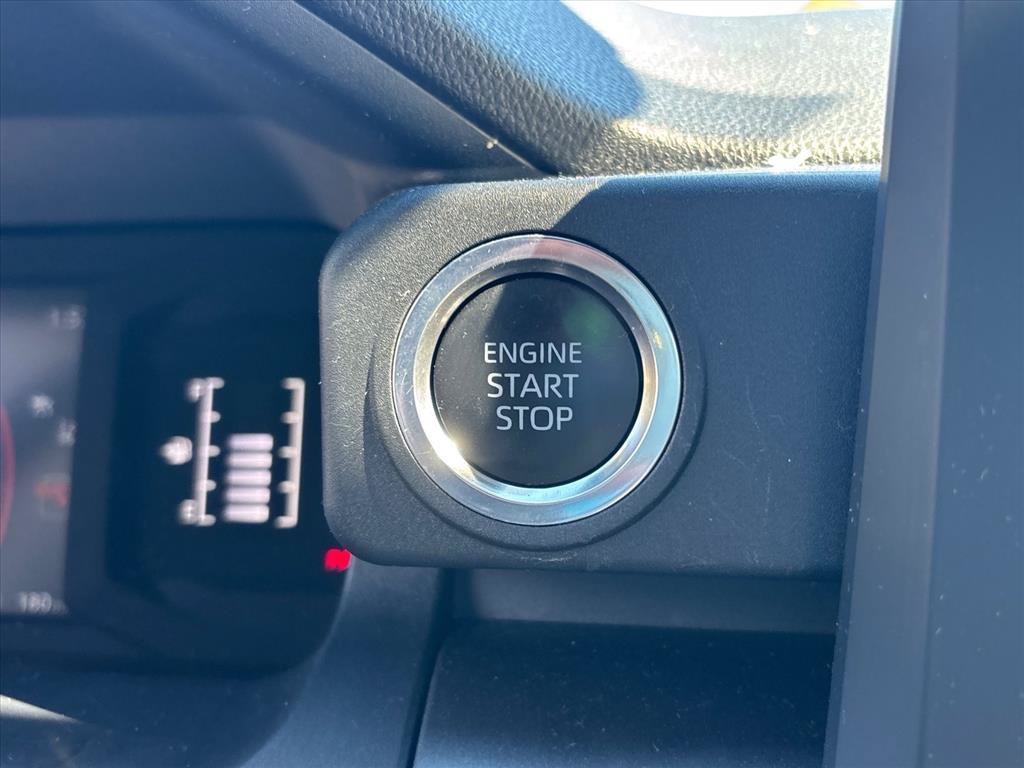 Used 2025 Toyota 4Runner SR5 AWD/4WD image 19