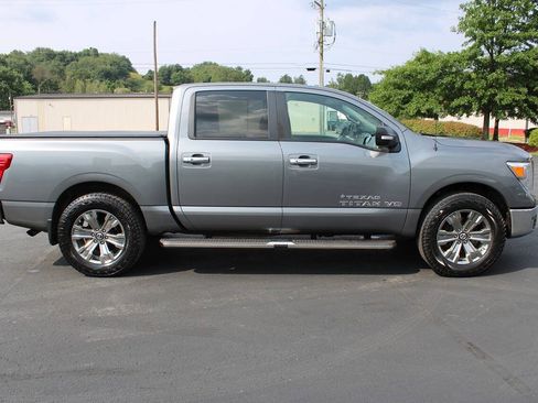 Used 2018 Nissan Titan SV w/ SV Convenience Package AWD/4WD image 7
