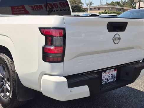 Certified 2025 Nissan Frontier SV RWD image 10