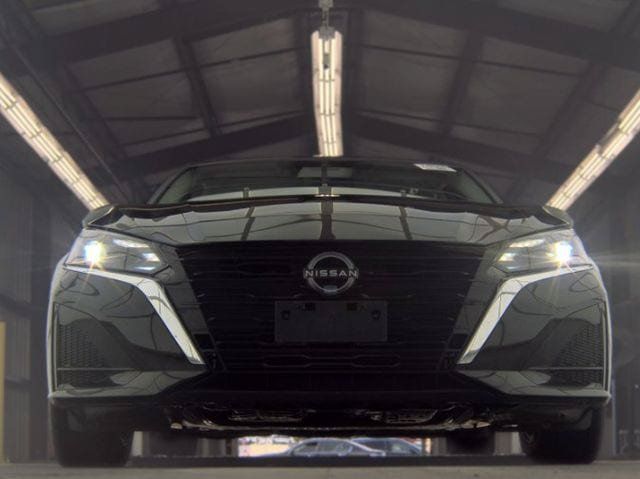Used 2025 Nissan Altima 2.5 SV FWD image 10