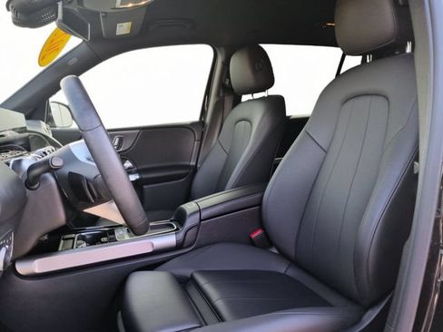 Used 2025 Mercedes-Benz GLB 250 w/ Exclusive Package image 15