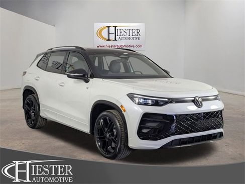 Used 2026 Volkswagen Tiguan SE R-Line image 1