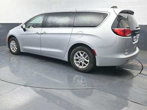 Used 2023 Chrysler Voyager LX FWD image 3