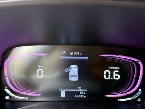 Used 2025 Kia Soul LX w/ LX Technology Package FWD image 37