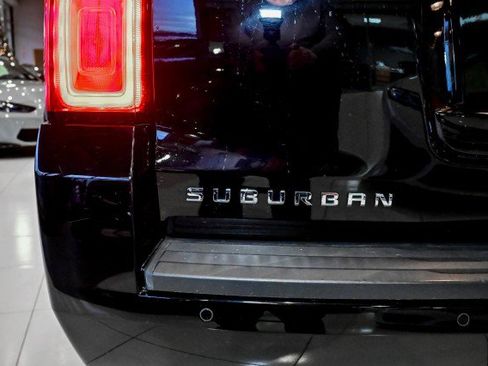 Used 2020 Chevrolet Suburban LT image 14