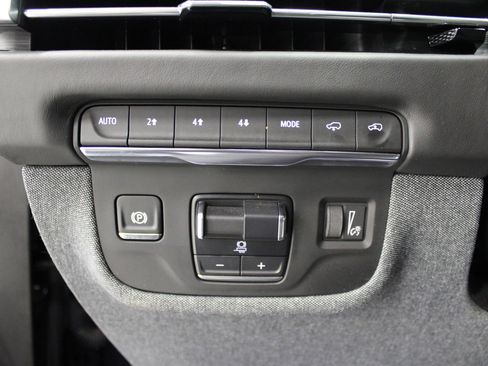 Certified 2025 Cadillac Escalade ESV Sport Platinum image 24