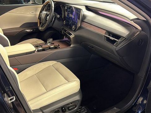 Used 2025 Lexus RX 450h AWD w/ Luxury Package image 9