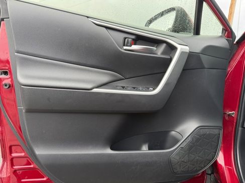 Used 2019 Toyota RAV4 XLE w/ Convenience Package image 21