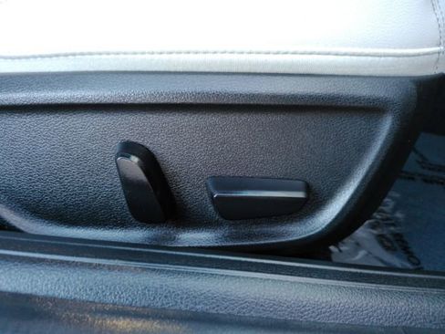 Used 2025 Genesis G70 2.5T image 22