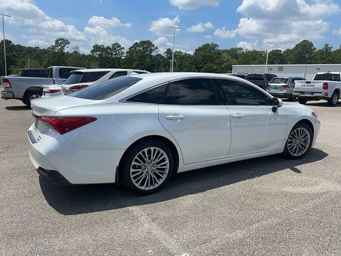 Used 2022 Toyota Avalon Limited w/ Advanced Safety Package FWD image 2