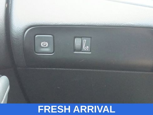 Used 2022 Buick Enclave Essence FWD image 29