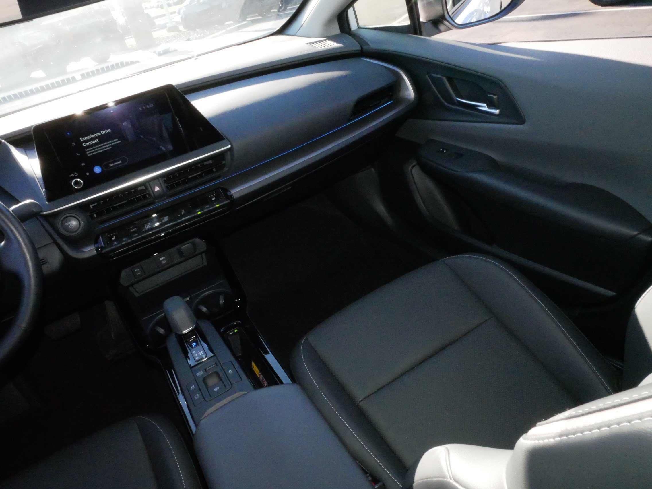 Used 2024 Toyota Prius XLE AWD/4WD image 11