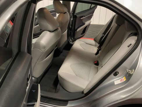 Used 2019 Toyota Camry SE w/ Carpet Mat Package image 39