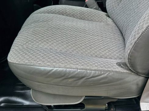 Used 2005 GMC Savana 2500 RWD image 23