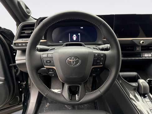 Used 2025 Toyota Crown Signia LIMITED NAV w/ Advanced Technology Package image 12