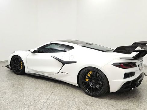 Used 2025 Chevrolet Corvette Z06 w/ Battery Protection Package image 3