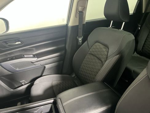 Used 2025 Nissan Pathfinder SV image 24