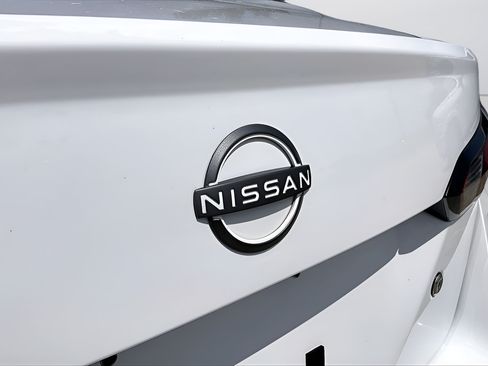 Used 2023 Nissan Versa S FWD image 27