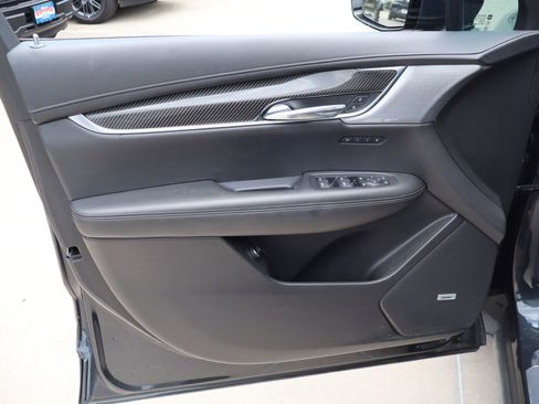 Used 2021 Cadillac XT6 Sport AWD/4WD image 12