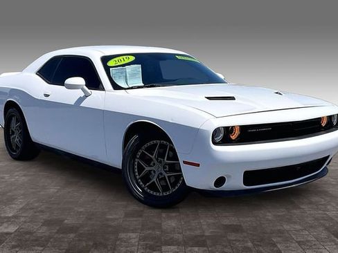 Used 2019 Dodge Challenger SXT RWD image 11