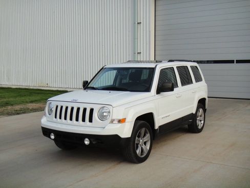 Used 2014 Jeep Patriot Latitude w/ Sun/Sound Group image 2