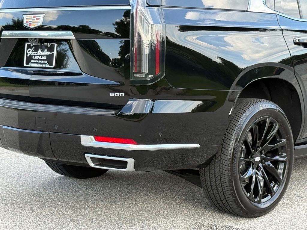 Used 2026 Cadillac Escalade Luxury w/ LPO, Floor Liner Package AWD/4WD image 15