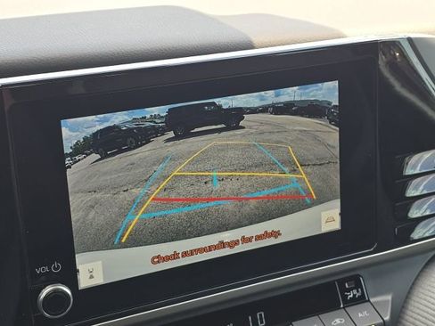 Used 2025 Toyota Camry SE image 31