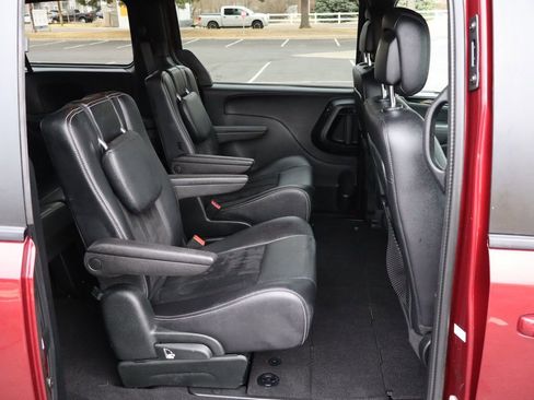 Used 2018 Dodge Grand Caravan SXT w/ Blacktop Package image 23